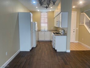 Building Photo - 137 Coronation Ave