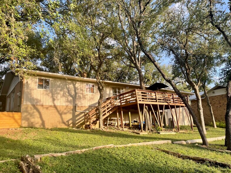 Building Photo - 800 Dale Dr