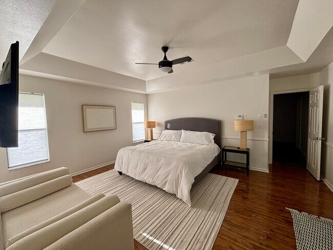 Building Photo - 325 Knotty Wood Ln