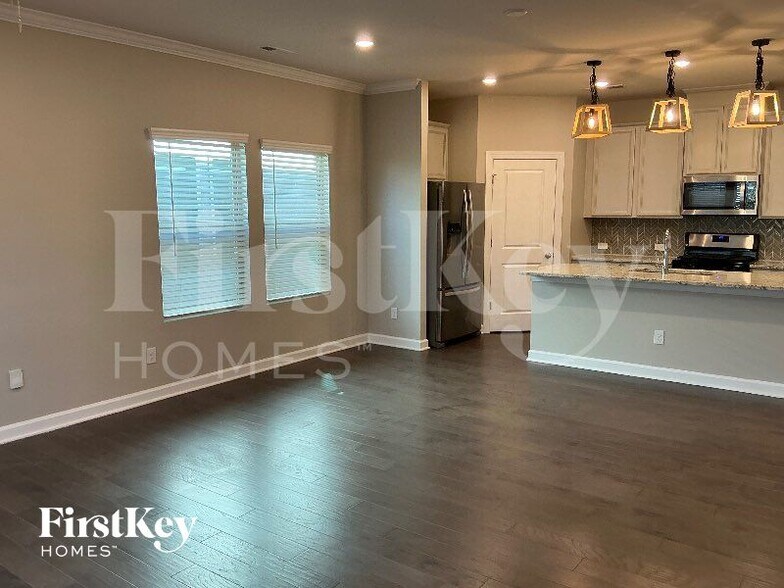 Building Photo - 11917 Silverheel Ln