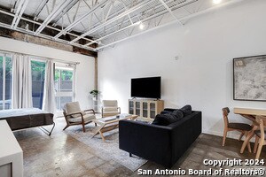 Building Photo - 1115 S Alamo St