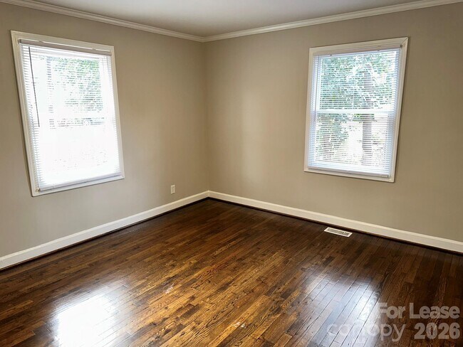 Building Photo - 148 S Smallwood Pl