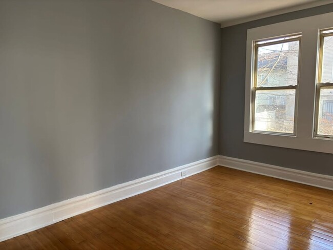 Building Photo - 702-704 S 19 St.