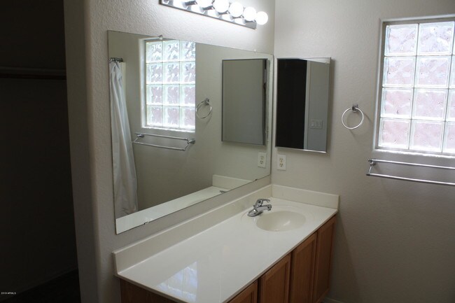 Building Photo - 12558 W Indianola Ave