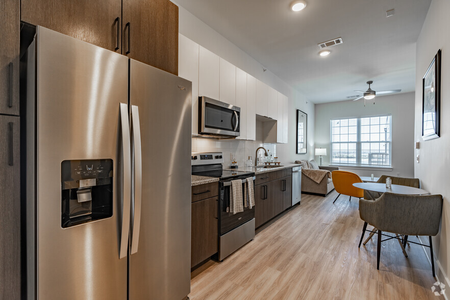 1BR, 1BA - 624SF - The Oliver Luxury Apartments