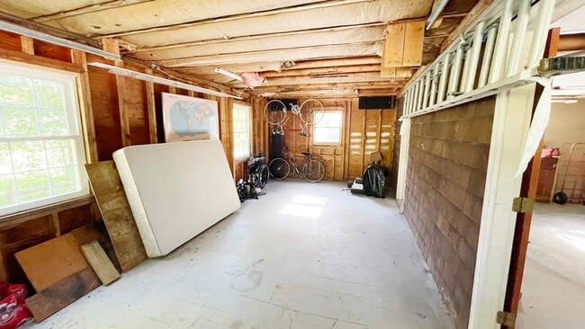 Building Photo - 3 BR House on a Lake 1.5 Baths