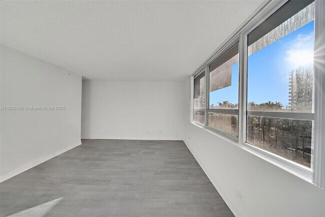Building Photo - 1500 Bay Rd