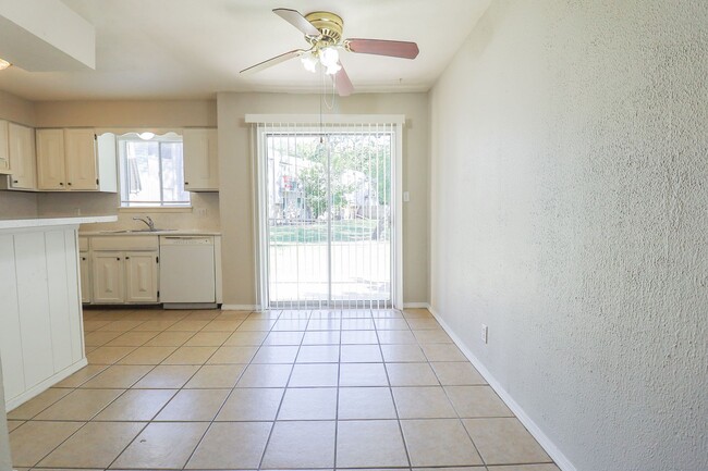 Building Photo - 2 Bed | 2 Bath in Central Tulsa!