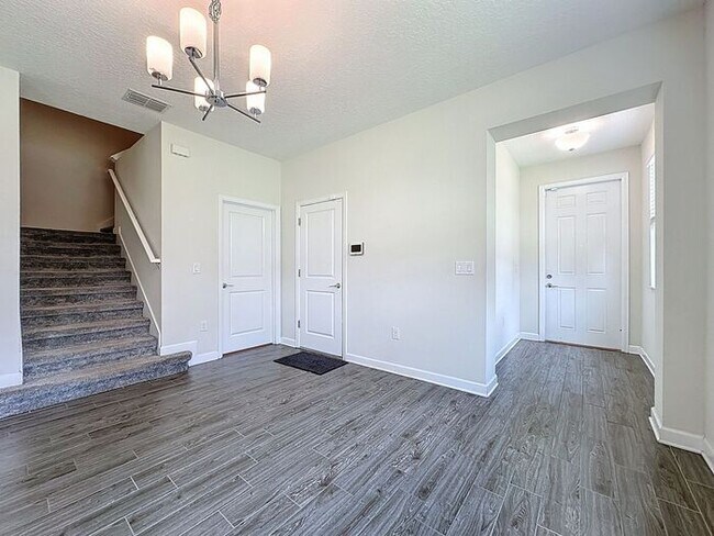 Building Photo - Beautiful Furnished townhome in Vistas of ...
