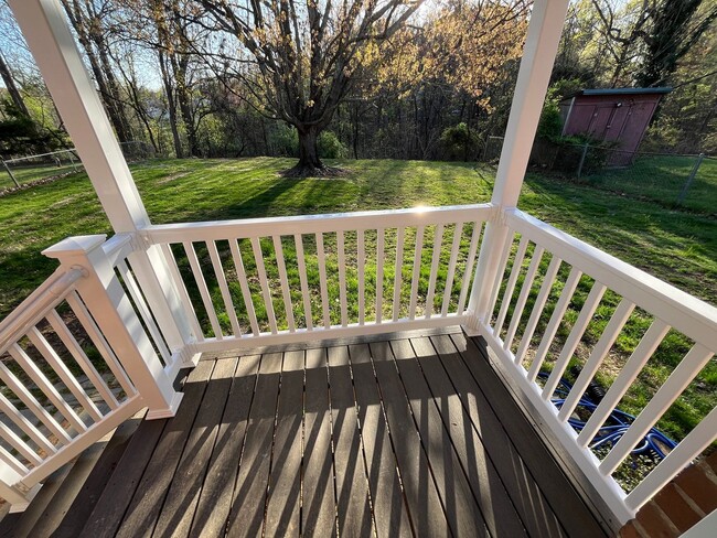 Building Photo - Charming Brick House off Fort Avenue