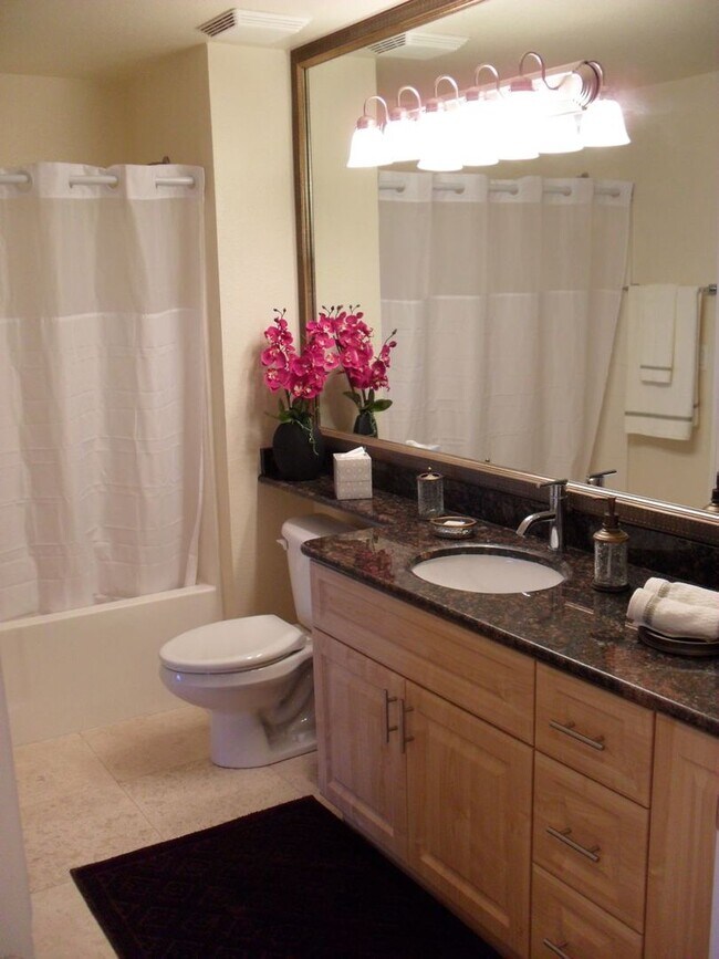 Building Photo - Meridian Upgraded Top Floor 1 Bed | 1 Bath Unit (Vinyl Flooring in Bedroom Area)