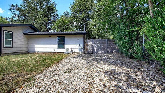 Building Photo - 2101 Benwick Cir