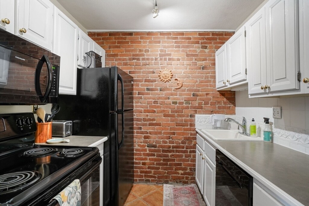 Building Photo - 315 Beacon St