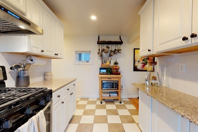 Building Photo - 37 Marivista Ave