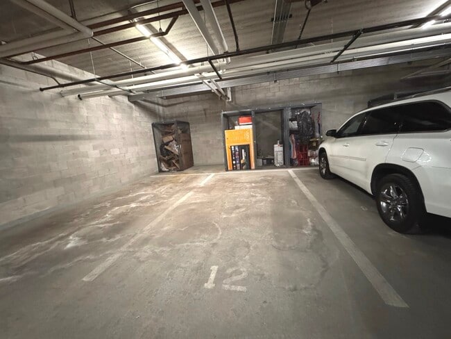 Building Photo - 656 Pearson St