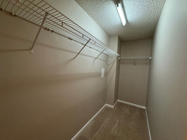 Building Photo - Ready to show!