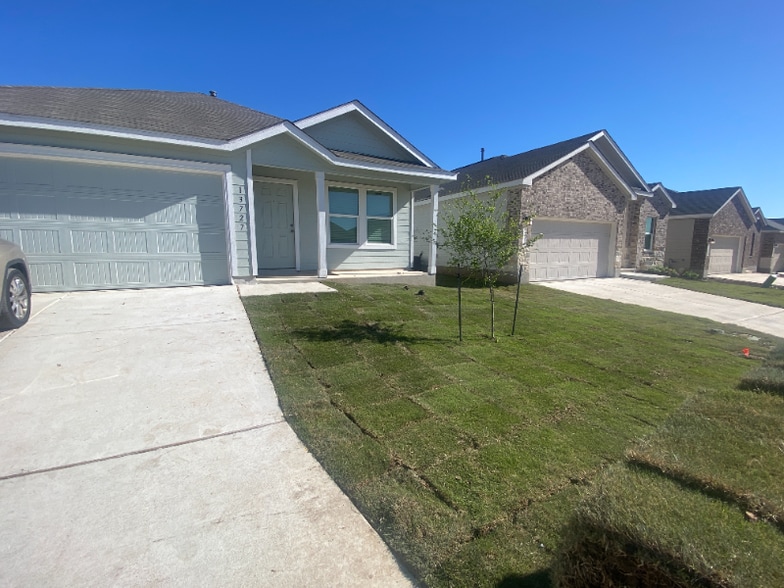 Building Photo - 13727 Barn Door