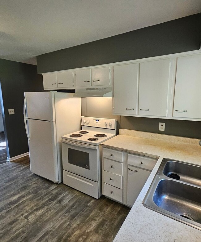 Building Photo - Beautiful Mission Duplex — Hardwood Floors...