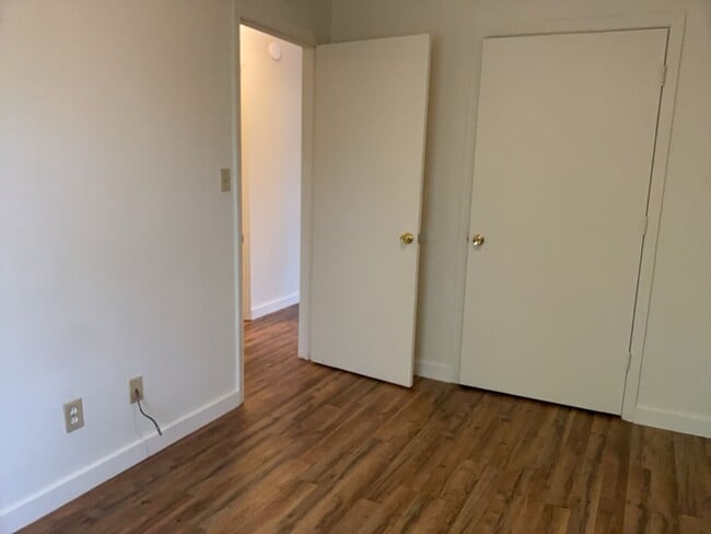 Building Photo - 543 Dulin St