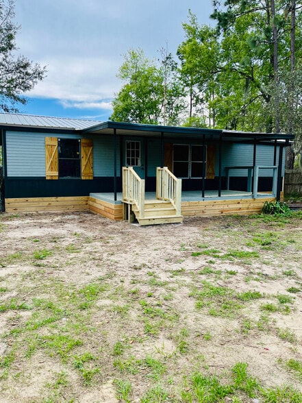 Building Photo - 109 Caracas St