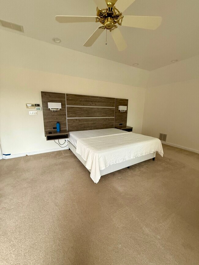 Building Photo - 15141 Arbor Dr