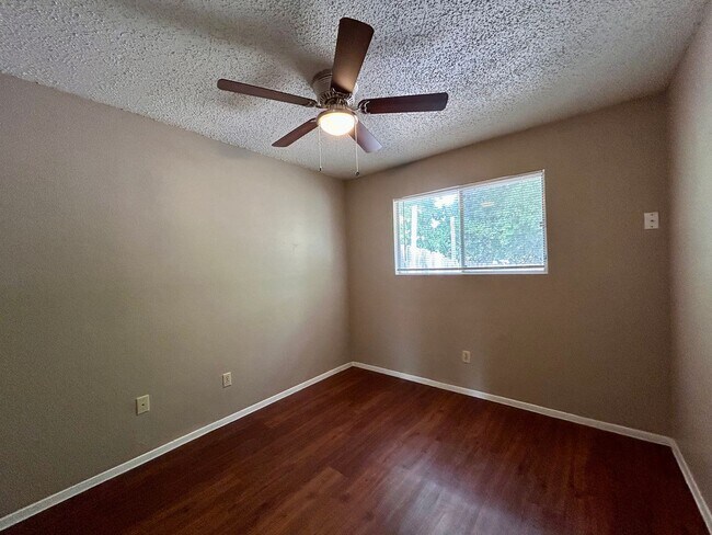 Building Photo - 1504 No Mor Cove