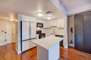 Building Photo - 1441 Central St