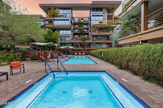 Building Photo - 7117 E Rancho Vista Dr