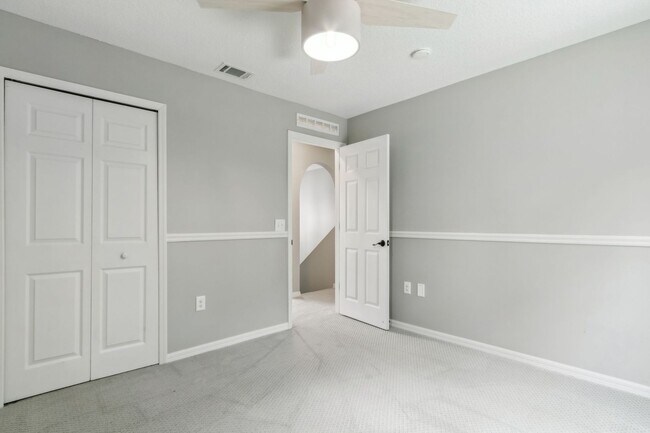 Building Photo - Newly Renovated 4 Bedroom!