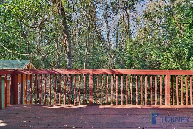 Building Photo - 801 Laurel Hill Ln