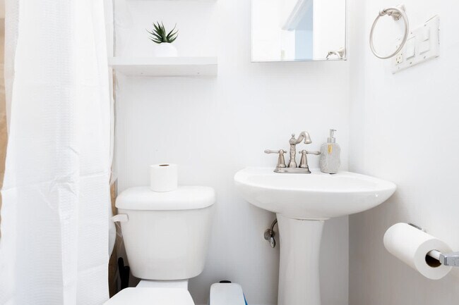 Building Photo - 1435 2nd Ave