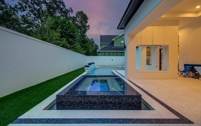 Building Photo - 13034 Memorial Dr