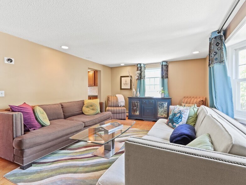 Building Photo - 491 Spring St