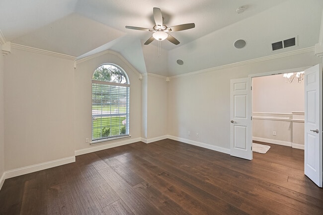 Building Photo - 711 Saratoga Dr