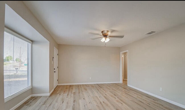 Building Photo - 2856 Hawthorne Ave