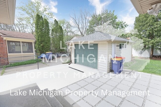Building Photo - 1829 Duffield Dr NE