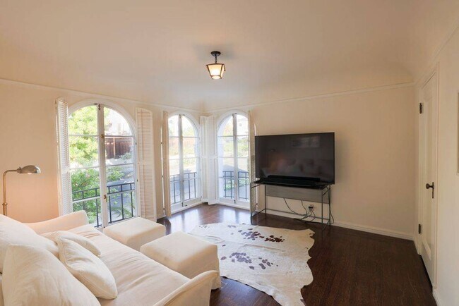 Building Photo - Elegant Furnished Spanish-Style Home, 3BR/...