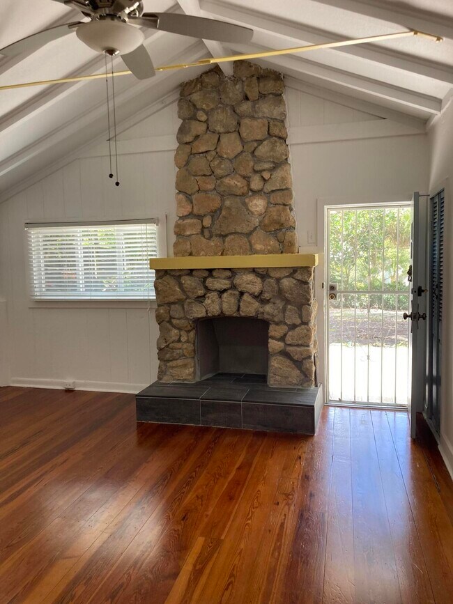 Building Photo - 824 35th St