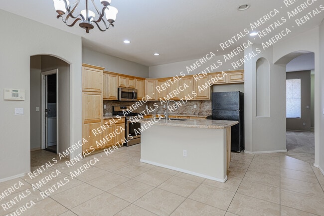 Building Photo - *$500 off the 1st full month's rent with a...