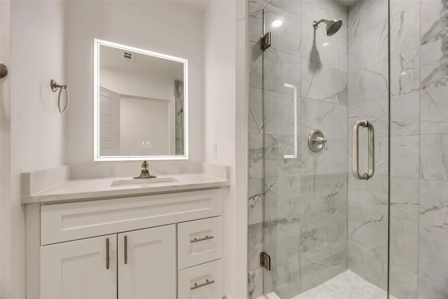 Building Photo - 1930 Shaw St