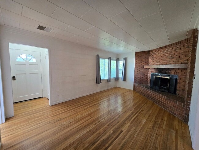 Building Photo - 607 Avenue G