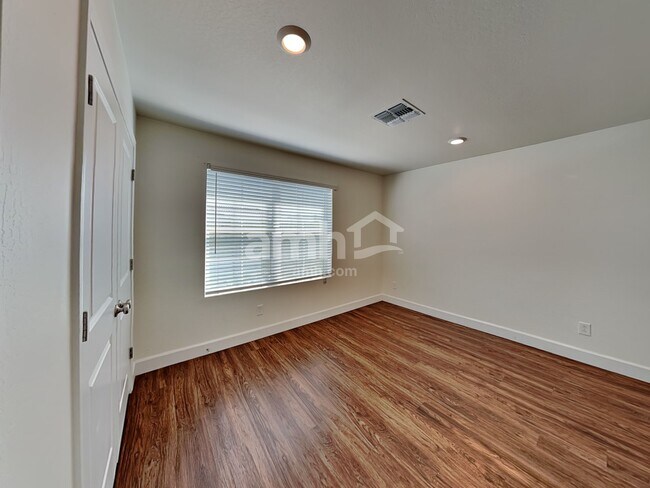 Building Photo - 670 W Laredo Ave