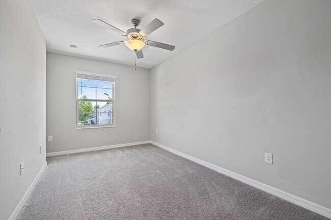 Building Photo - "Charming Water-view Retreat in a gated co...