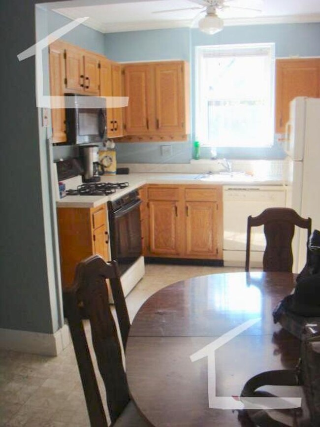 Building Photo - New Allston Listing!!