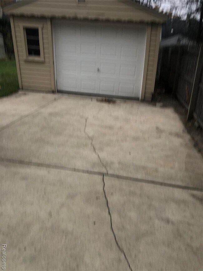 Building Photo - 18633 Negaunee