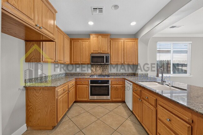 Building Photo - Spacious 3-Bed, 2-Bath Retreat on Charm Way