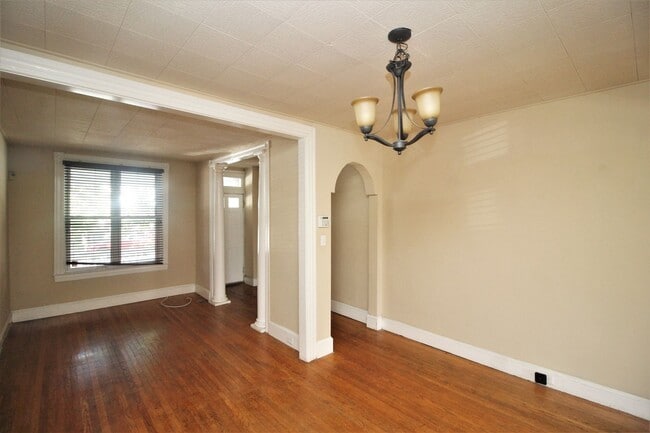 Building Photo - Updated 3bd/2ba Hampden Rowhome w/ CAC, W/...