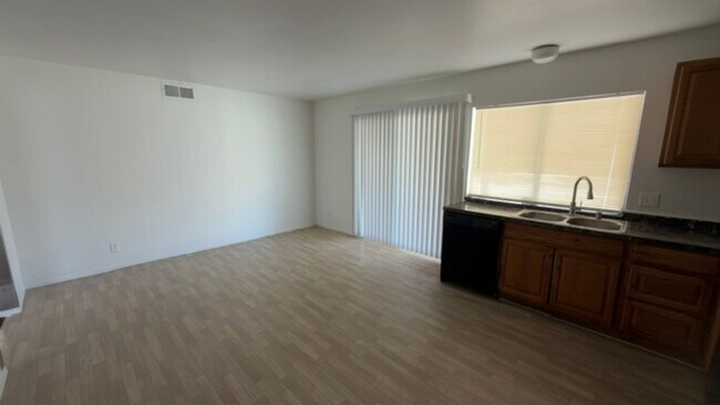 Building Photo - 4295 Sunnyview Ct