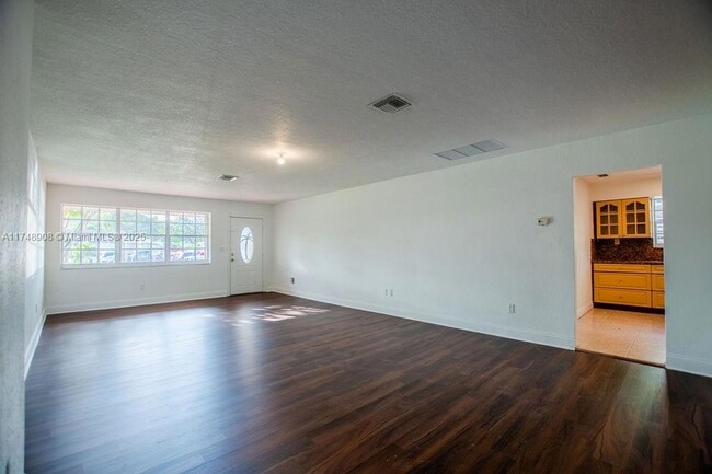 Building Photo - 1507 N 58th Ave