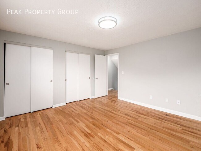 Building Photo - 1056 Westborough Dr N